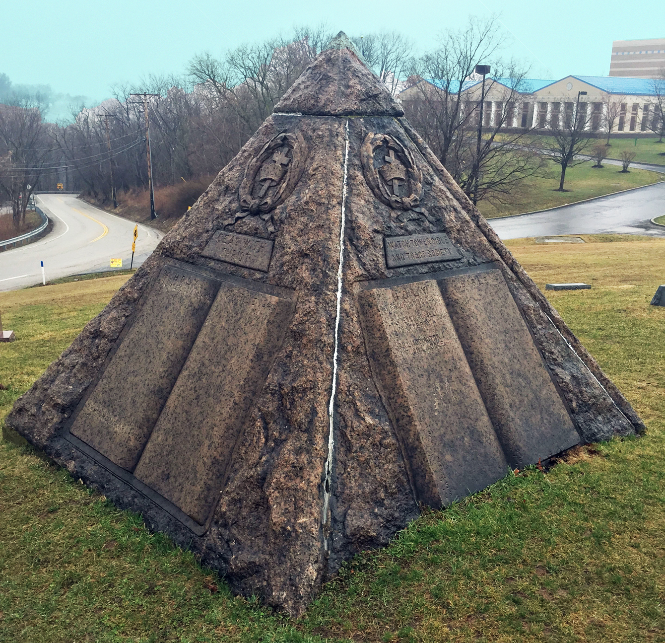 pyramid_monument.jpg
